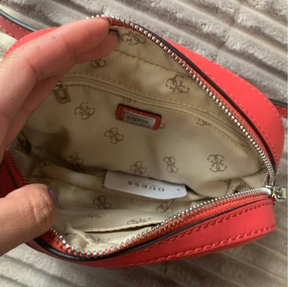 NWT! GUESS Caviar Quilted Large Zip Around Gussetted Belt Bag Bum Bag Coral Neon - Picture 6 of 17
